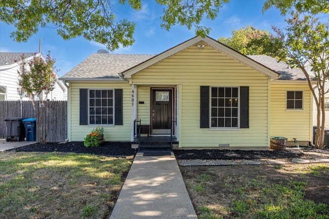 Building Photo - 4621 Calmont Ave