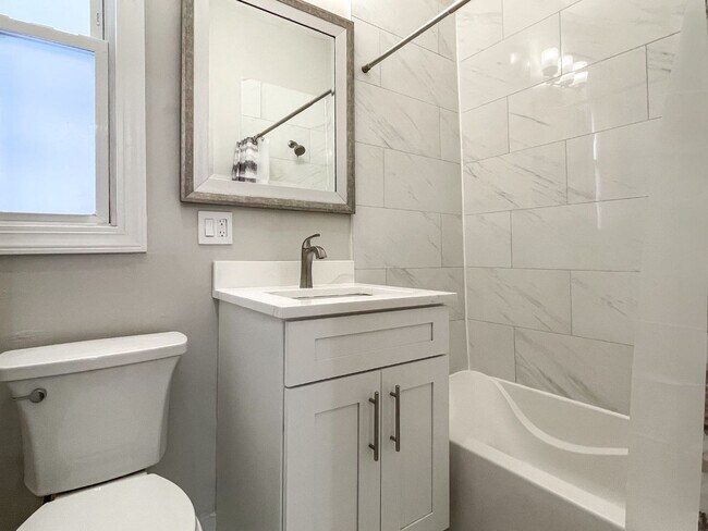 Building Photo - 2936 N Hoyne Ave