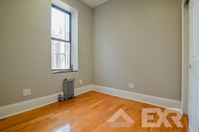 Building Photo - 54 Maujer St