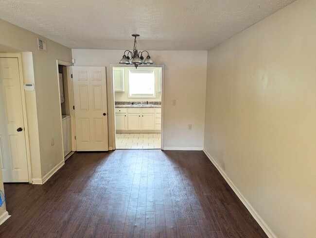 Building Photo - 2 Bedroom/1 Bath in Village North Condos- ...