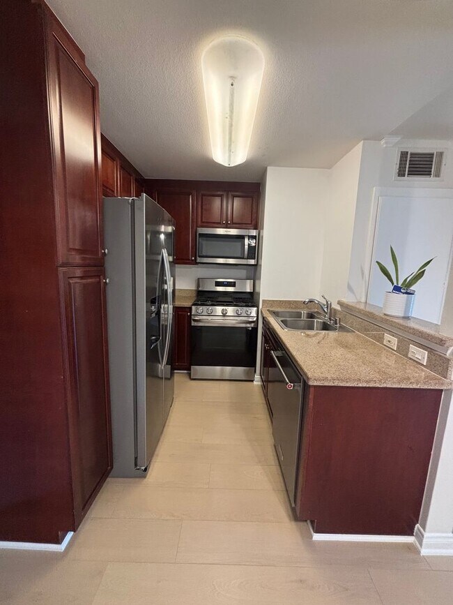 Foto del edificio - Amazing 1 Bedroom Condo at "The Met" Woodl...