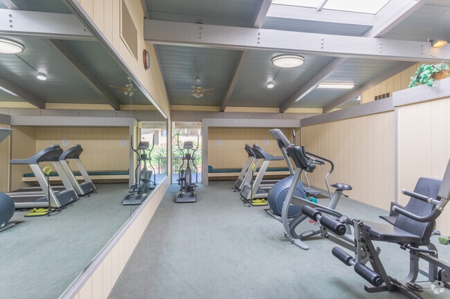 Fitness center - Lake Terrace Apartments