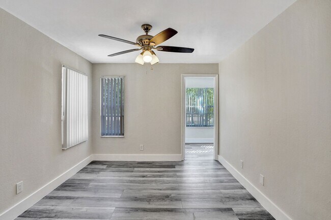 Foto del edificio - 2BED/1BATH renovated apartment ready to MOVE IN!