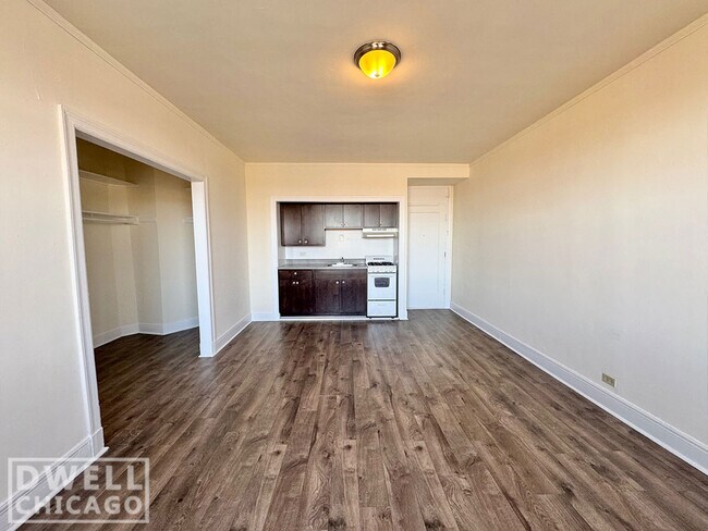 Foto del edificio - 2779 N Milwaukee Ave