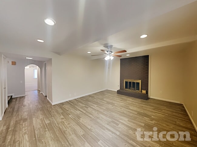 Foto del edificio - 3746 Terrace Dr