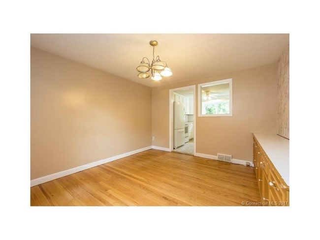 Building Photo - 59 Oneida St