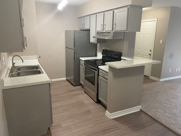 Foto del edificio - 10901 Meadowglen Ln