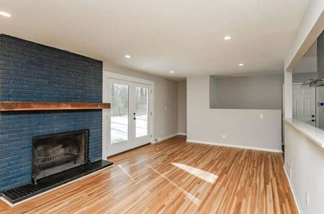 Building Photo - 2162 Aztec Ln