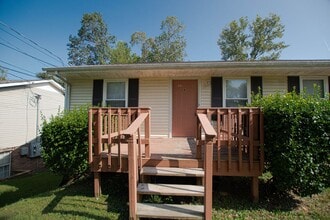 Building Photo - 701 Peachers Dr