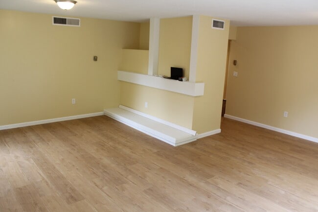 Building Photo - 94 Mallard Dr