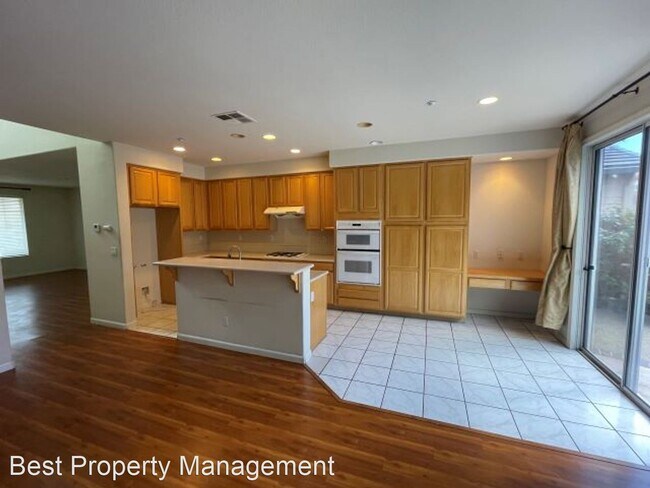 Building Photo - 4 br, 3 bath House - 35191 Mount Whitney T...
