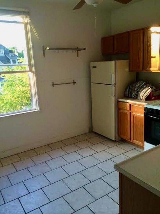 Building Photo - *** Amazing Shadyside Apartment * Walk to everything * Pet Friendly * Duplex Style Apartment * Lu...