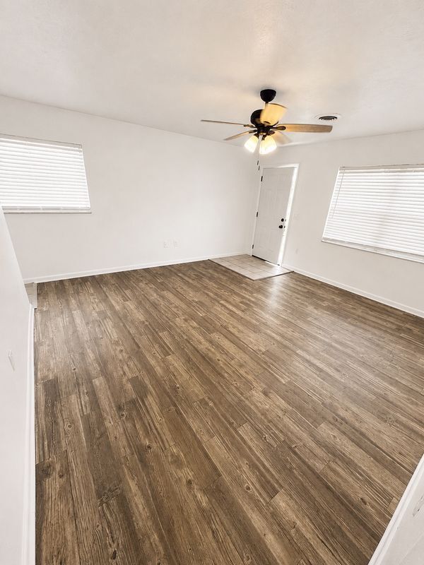 Foto del edificio - 1703 NE 71st St