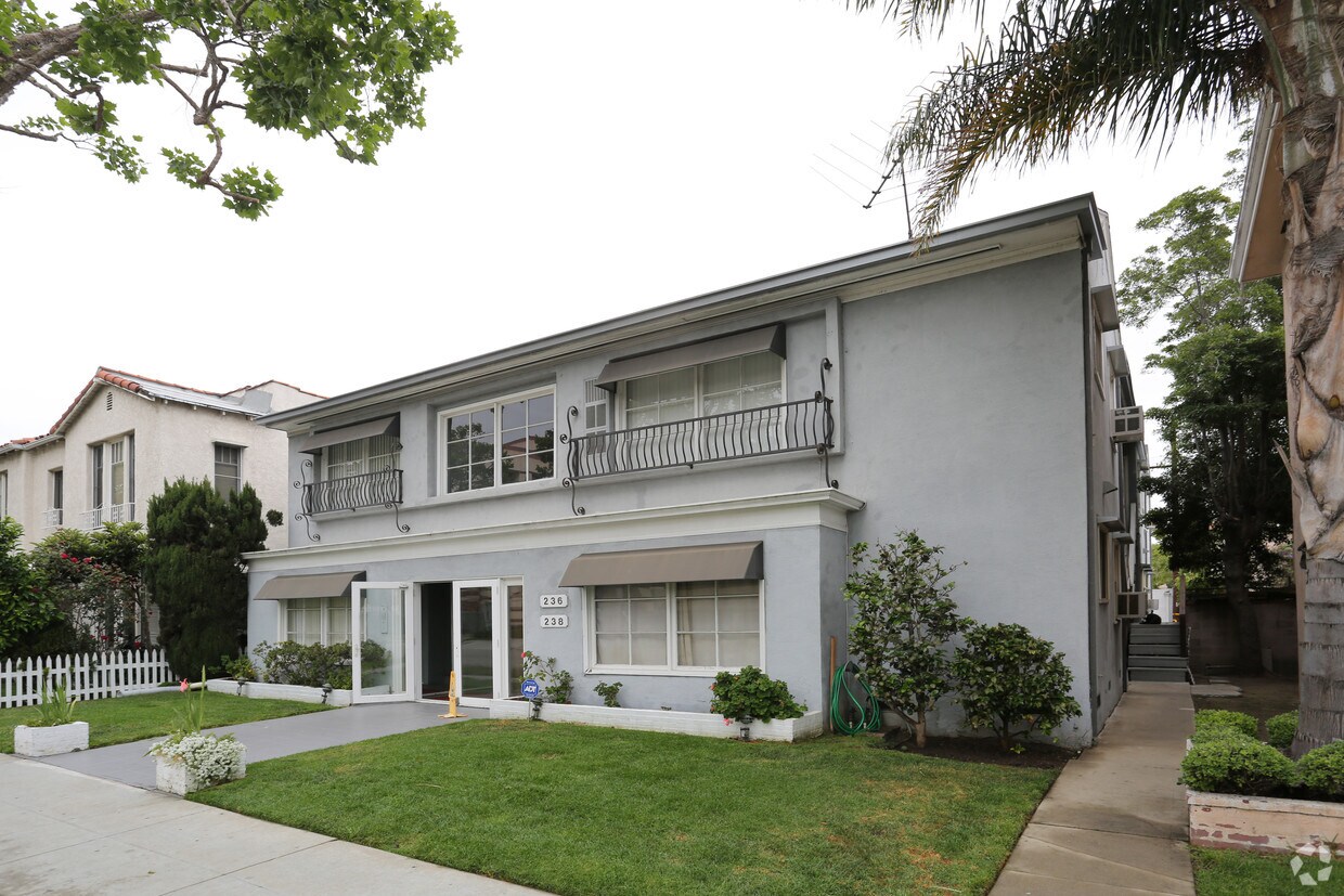 Foto principal - 236-238 S Rexford Dr