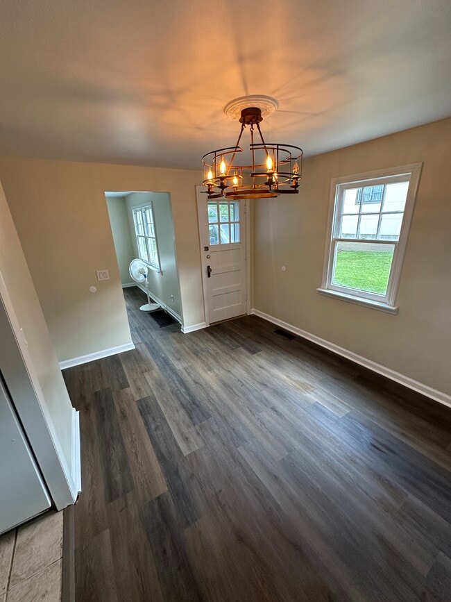 Building Photo - 13 Pallister Rd