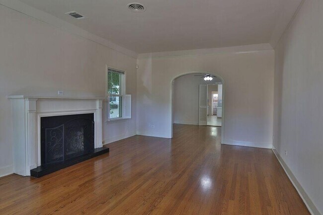 Foto del edificio - 3124 Jarrard St