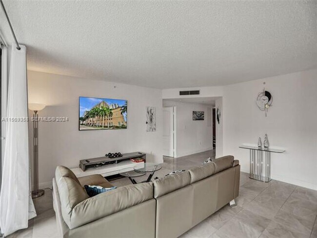 Photo - 17555 Atlantic Blvd Apartment