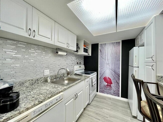Foto del edificio - 6342 Newtown Cir