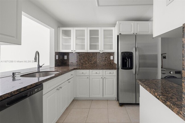 Building Photo - 1915 Brickell Ave