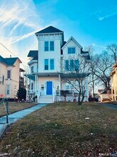 Building Photo - 47 Linsley Ave