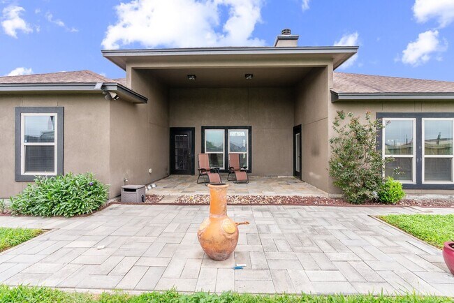 Foto del edificio - 4 bedroom 3 bathroom-Rodd Field/Yorktown