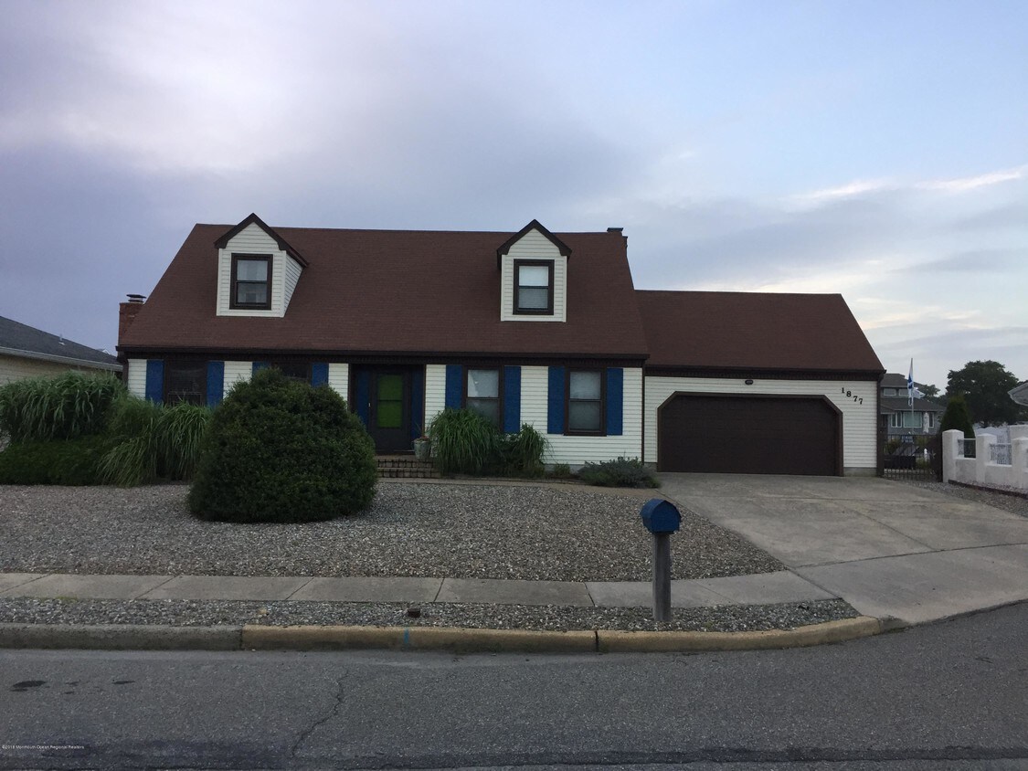 Primary Photo - 1877 Northwest Dr