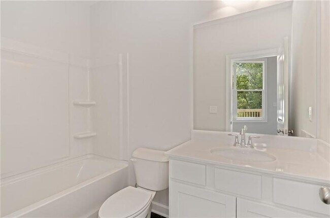Building Photo - 2830 Woodland Terrace