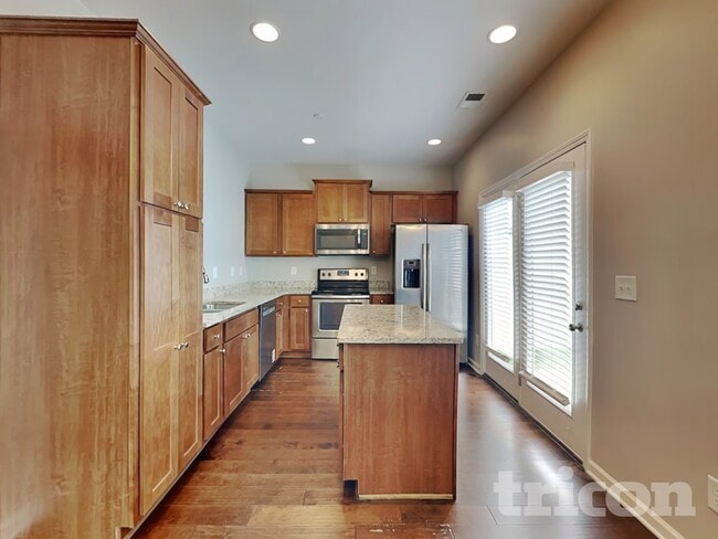 Building Photo - 406 Riverwood Ct