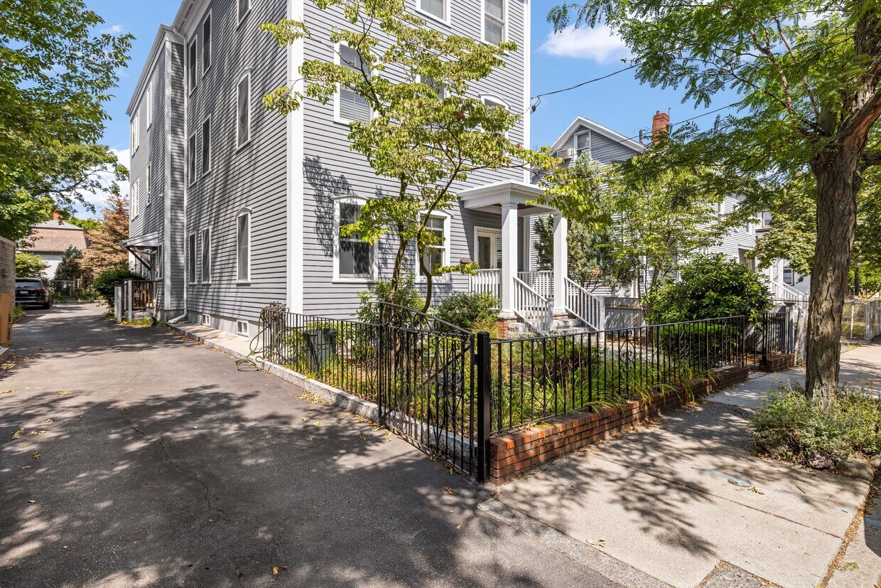 Primary Photo - 201 Norfolk St