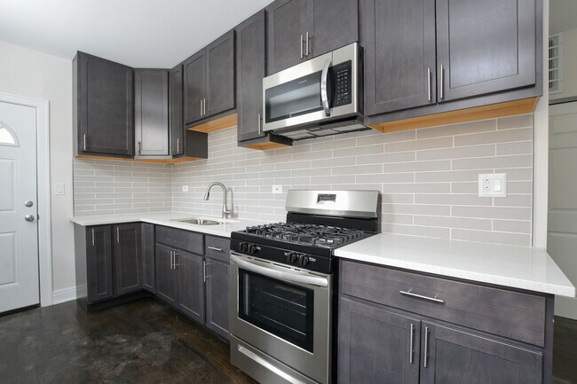 Building Photo - 4250 N Damen Ave