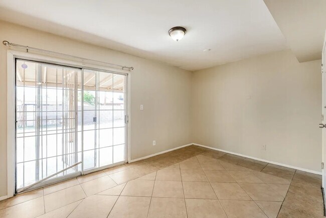 Foto del edificio - 3154 N 64th Dr