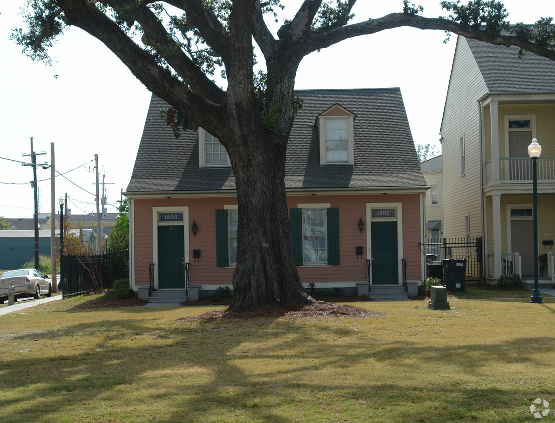 Building Photo - 1800 Annunciation St