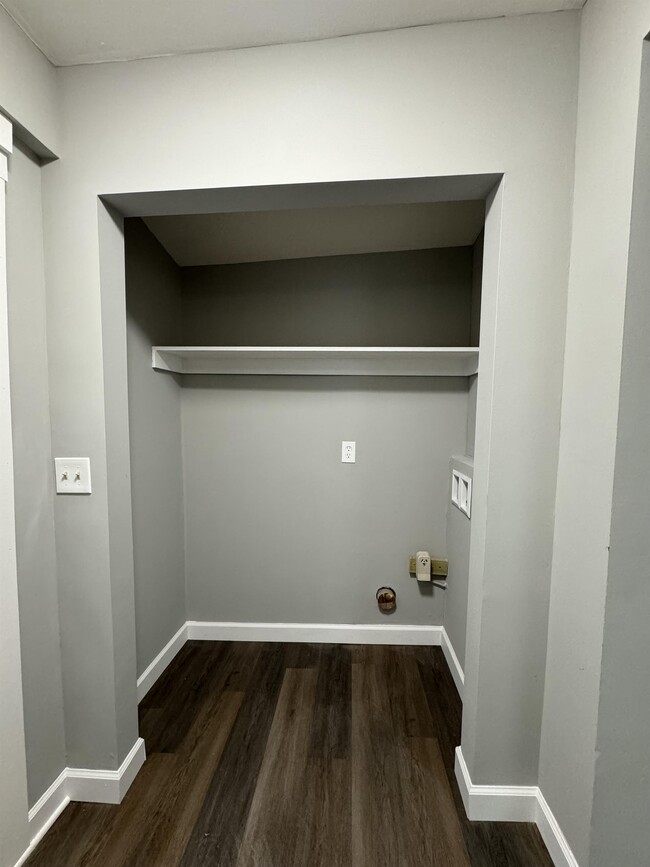 Foto del edificio - 417 N Independence Ave