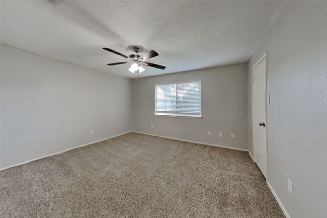 Building Photo - 6823 Harpers Dr