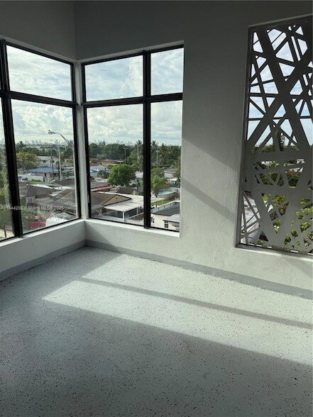 Foto del edificio - 859 E 24th St