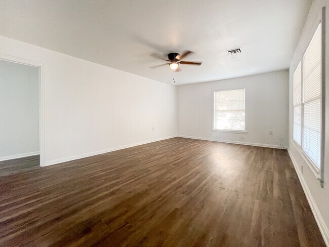 Foto del edificio - 3812 Pine Ave