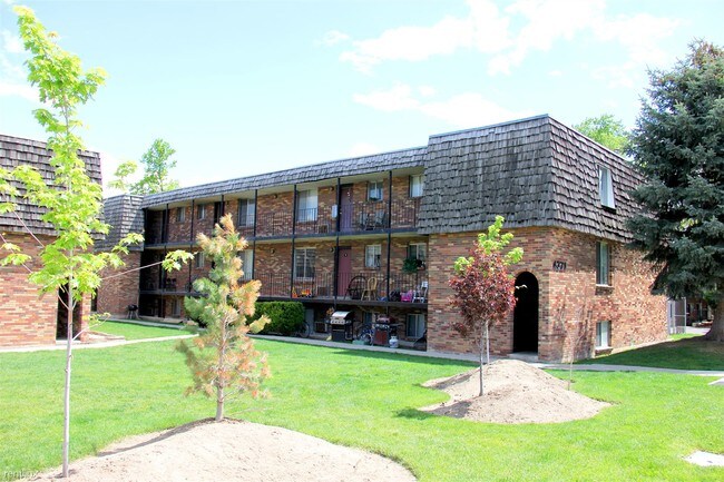 Building Photo - 4371 S Fairbourne Ave