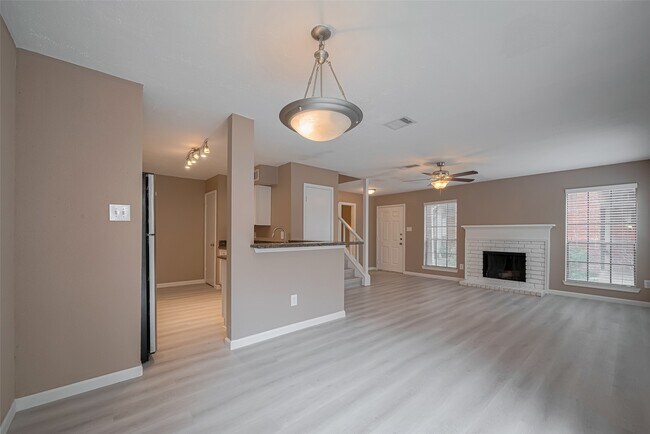 Foto del edificio - 2211 S Kirkwood Rd