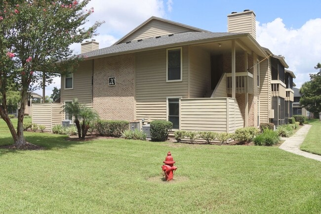 Building Photo - Renovated Condo in a Convenient Location!