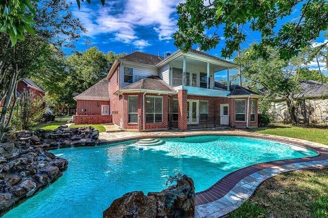 Building Photo - 1722 Country Squire Dr