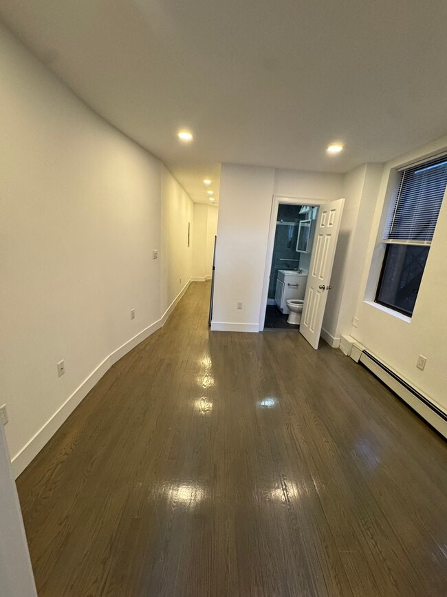 Building Photo - 44 Joy St