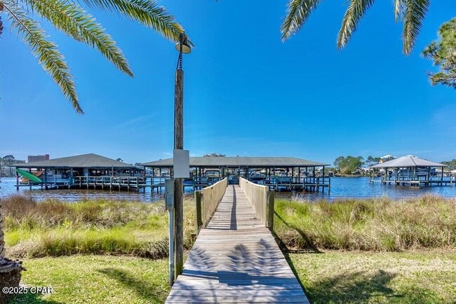 Foto del edificio - 7813 N Lagoon Dr