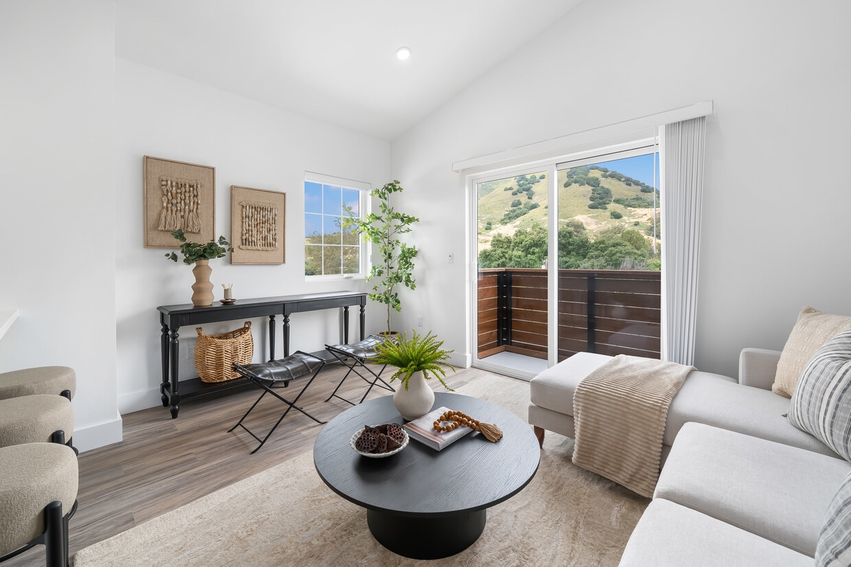 Primary Photo - Artisan Apartments