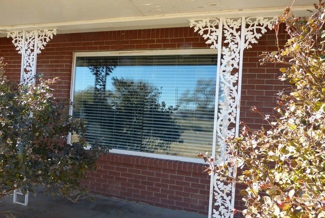 Building Photo - Beautiful Spacious Brick Home