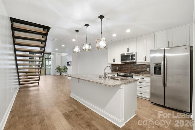 Foto del edificio - 701 Royal Ct