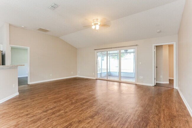 Building Photo - 2695 Coachman Lakes Dr