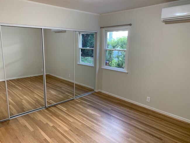 Foto del edificio - 6159 Glen Oak St