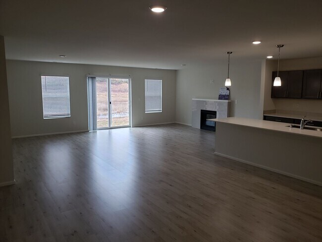 Building Photo - 4 bedrooms 1.75 baths! Located in The Pres...