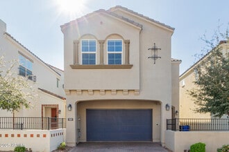 Building Photo - 1557 E Megan St