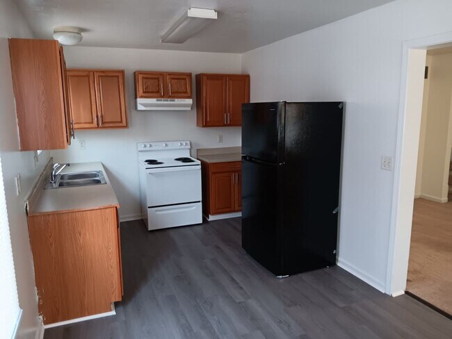 Foto del edificio - For Rent - Four-Bedroom Two-Bathroom Home Available NOW!